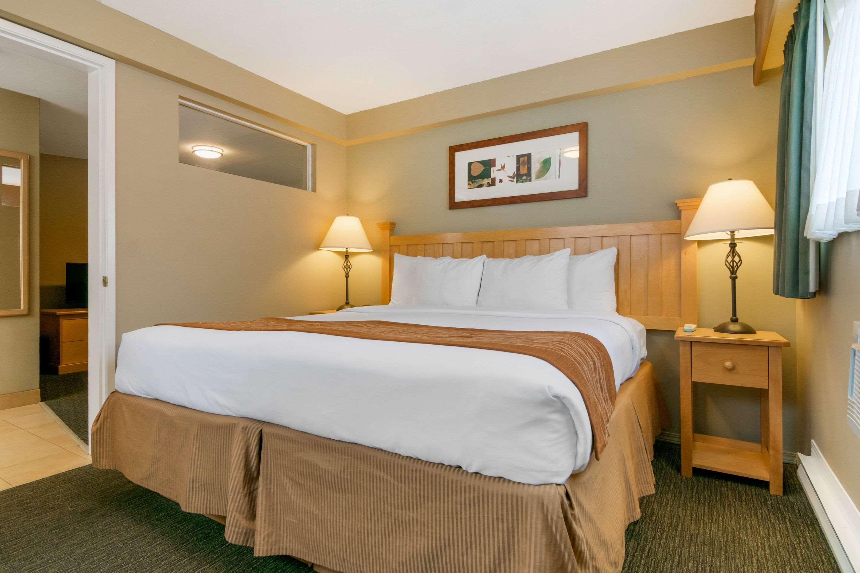 Econo Lodge Inn & Suites North Vancouver Exterior photo
