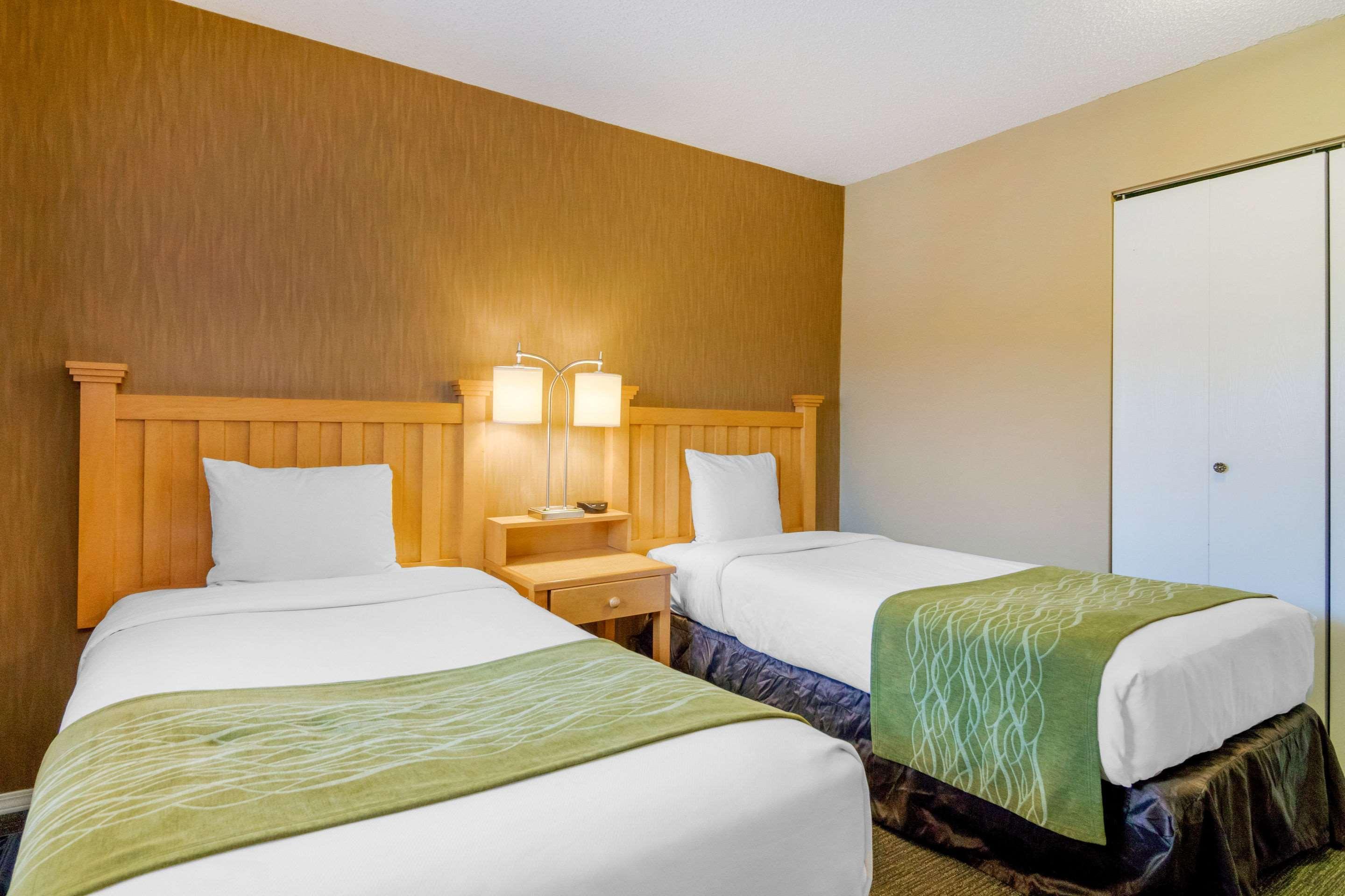 Econo Lodge Inn & Suites North Vancouver Exterior photo