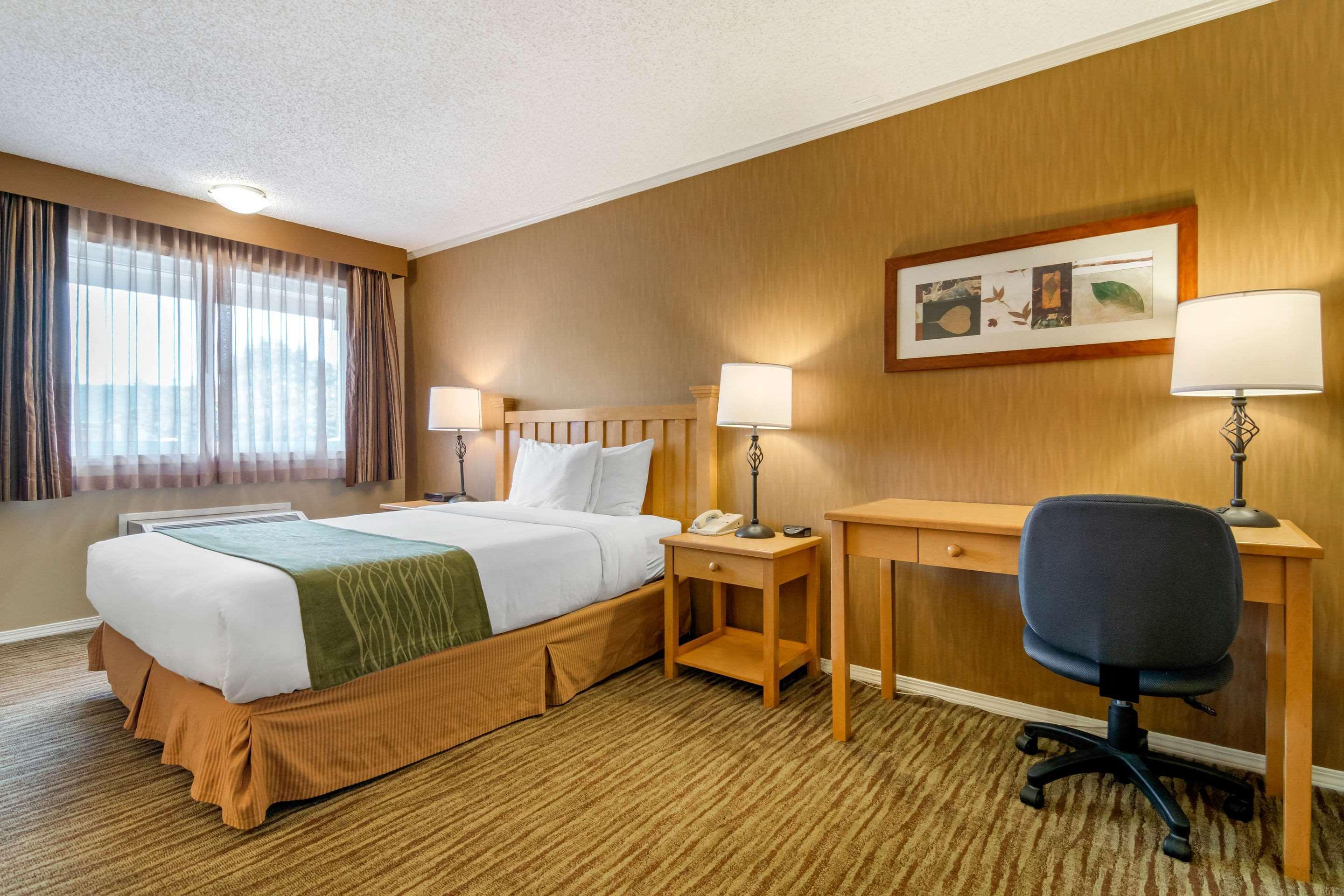 Econo Lodge Inn & Suites North Vancouver Exterior photo