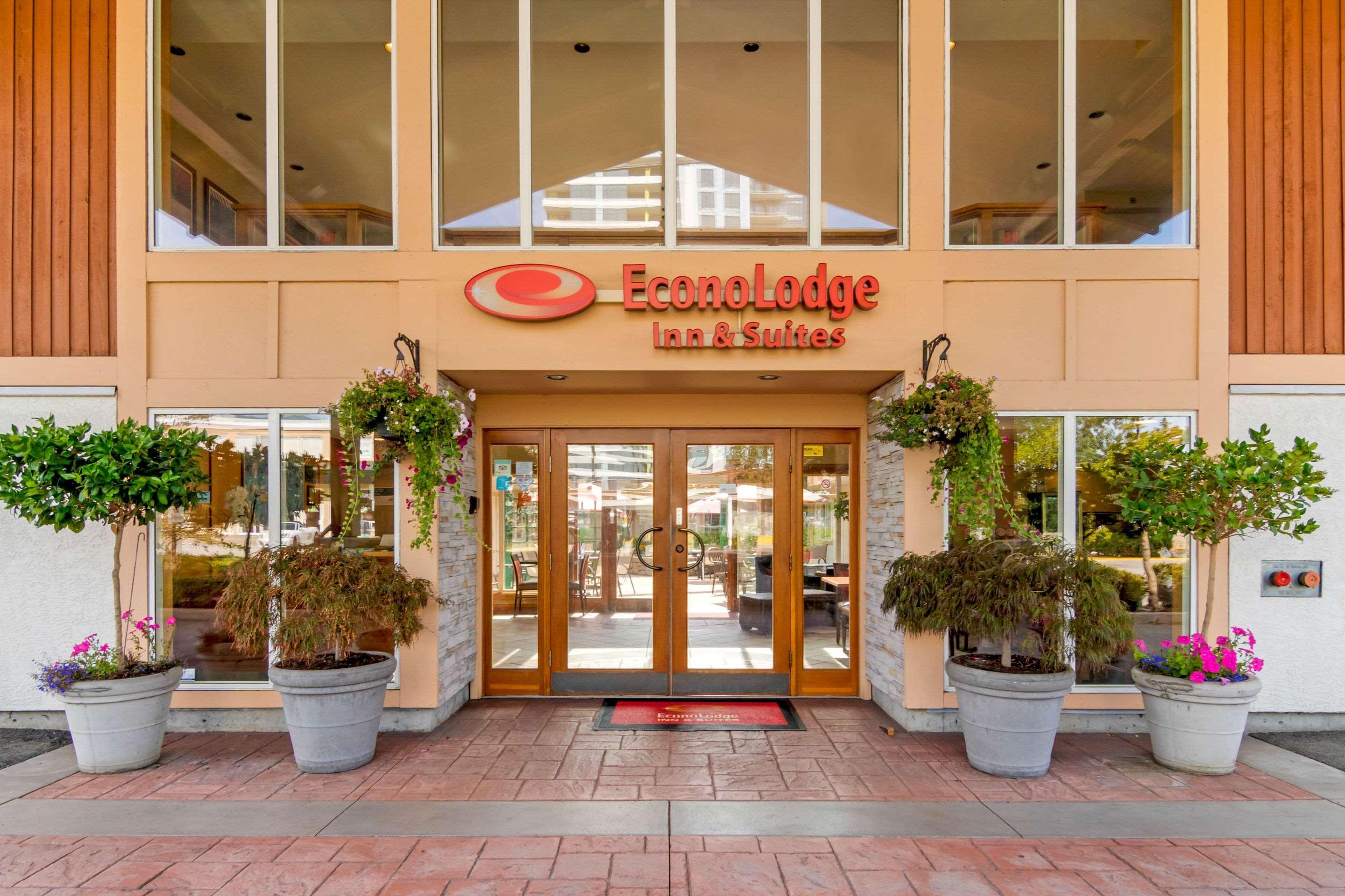 Econo Lodge Inn & Suites North Vancouver Exterior photo