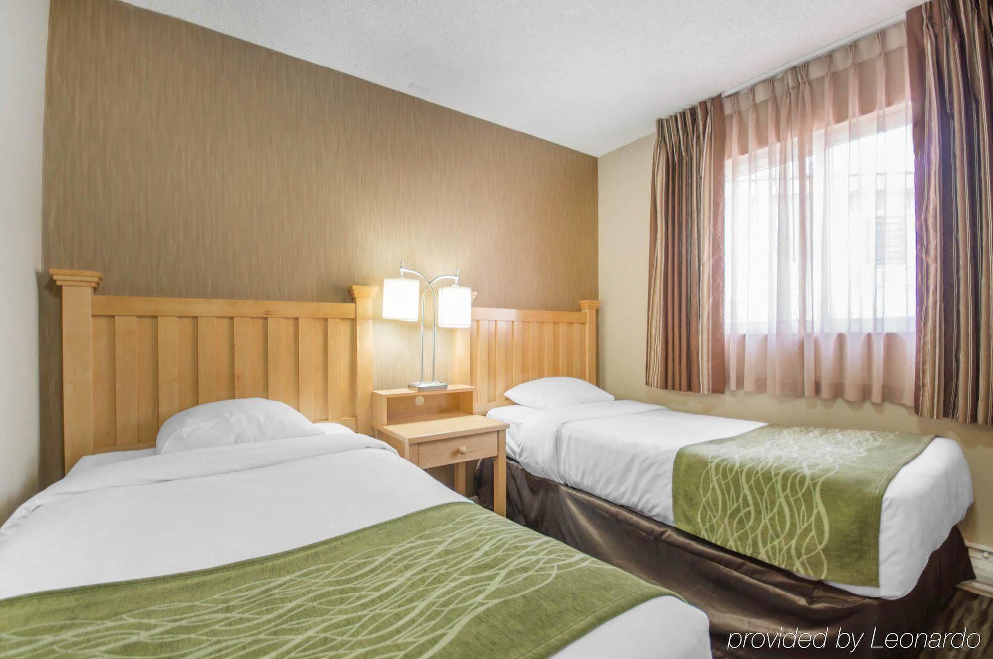 Econo Lodge Inn & Suites North Vancouver Exterior photo